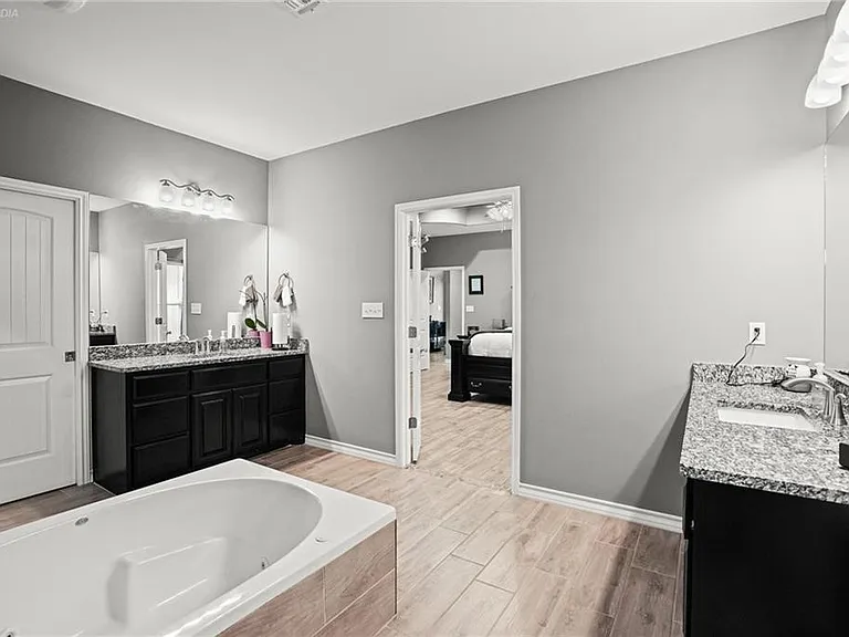 3921 Woodhouse — Photo 14