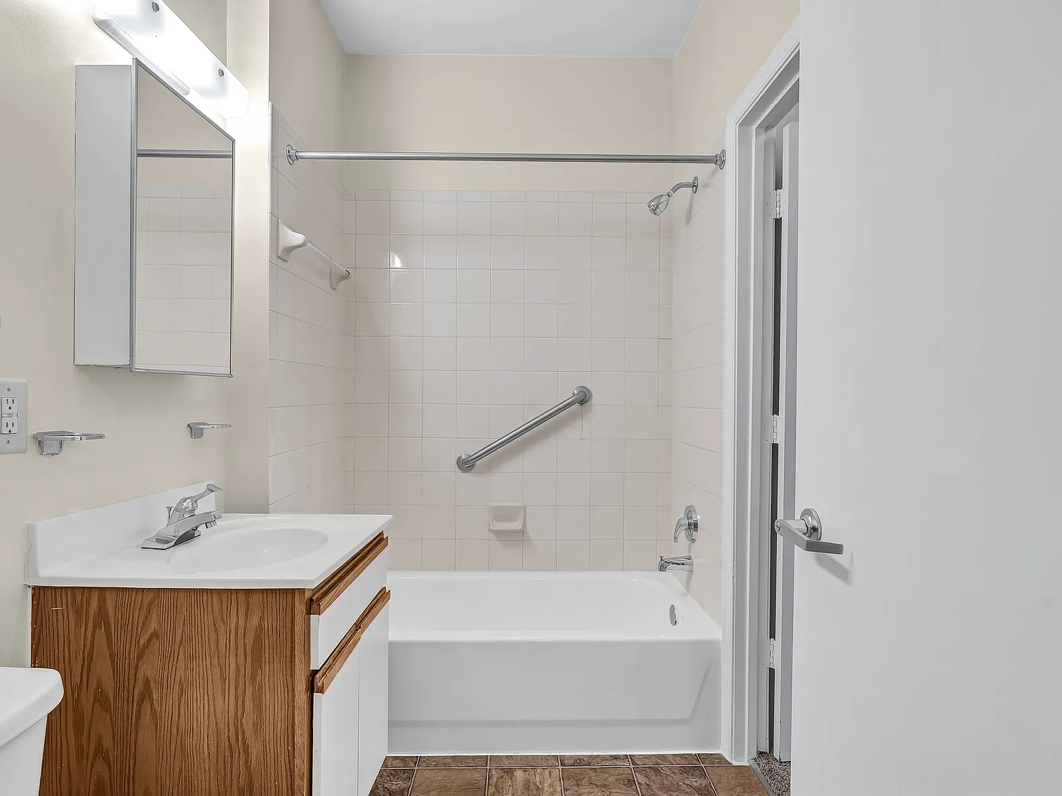Laurel Lakes 55+ Active Senior Apartments — Photo 4