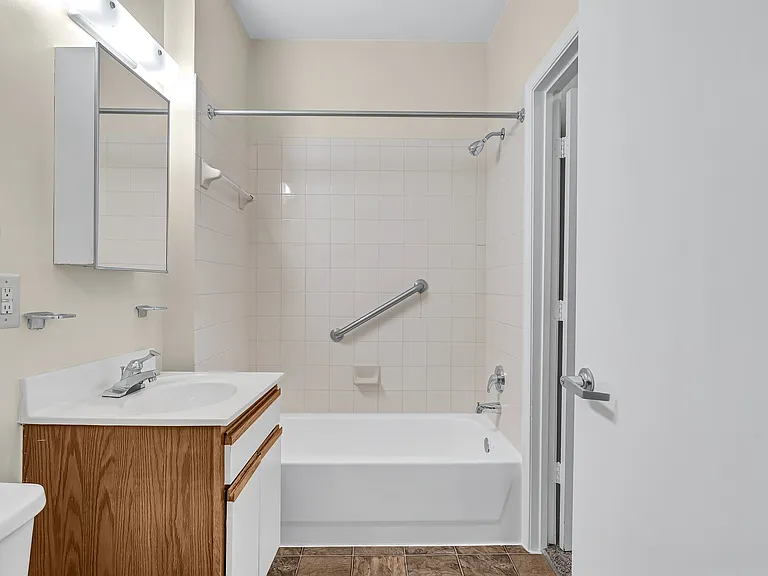 Laurel Lakes — Photo 4