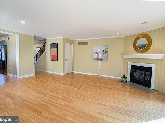 5th image of 9110 Ayrdale Cres