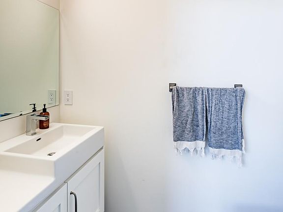 2nd image of 1232 Carson St