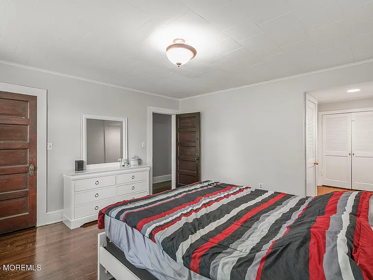 496 W Park Ave — Photo 15