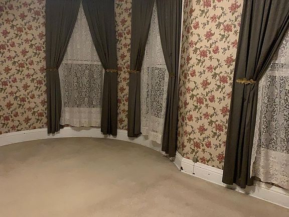 3rd image of 418 W Fountain St