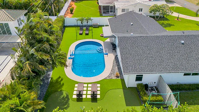 722 SW 28th Ave — Photo 3