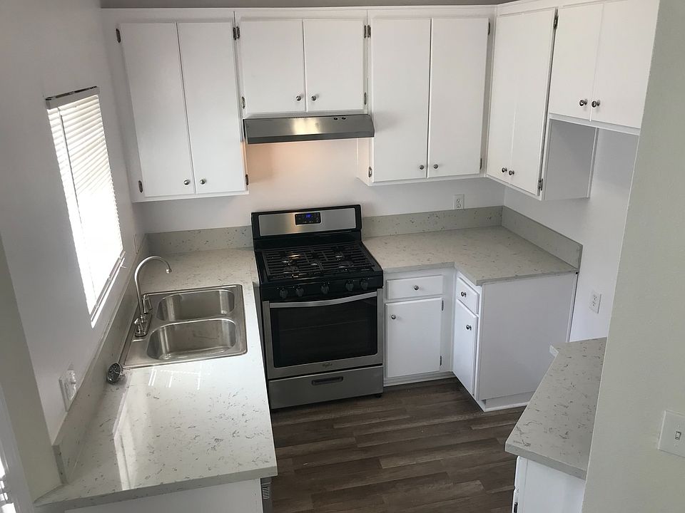 1st image of 720 Belmont Ave APT 6