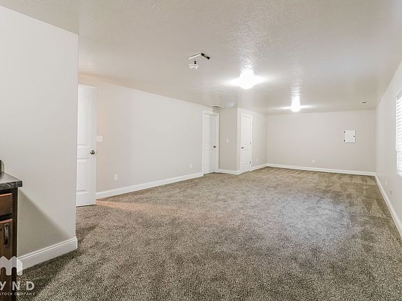 5th image of 2251 E Maple Dr