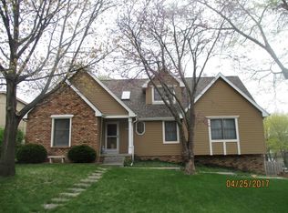 901 Iron Rd, Papillion, NE 68046