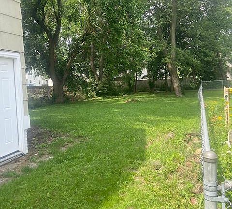 3rd image of 1729 Roosevelt Ave NE