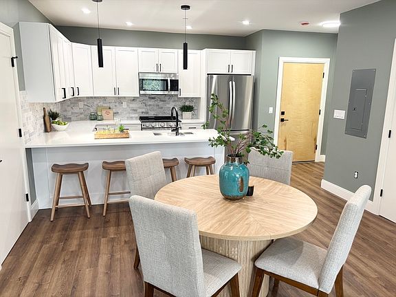 5th image of 1391 Main St #204