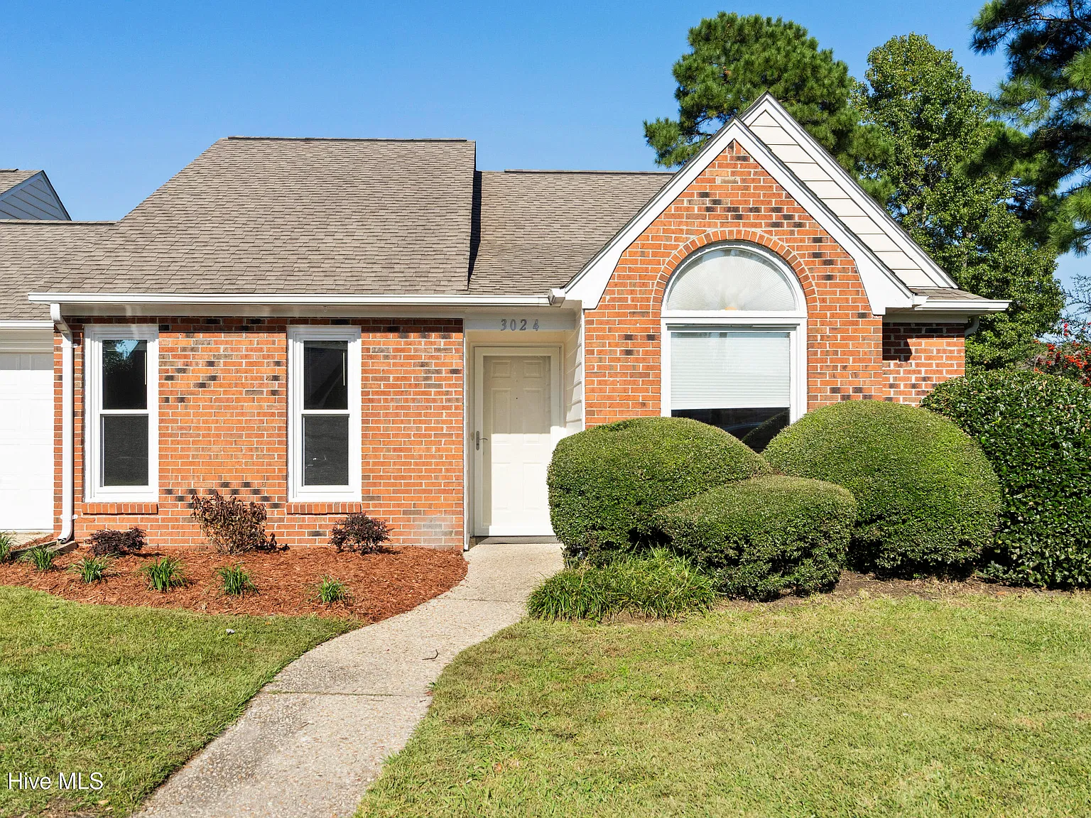 2 bed, 2.0 bath, 1200 sqft, $2,000 — Photo 1