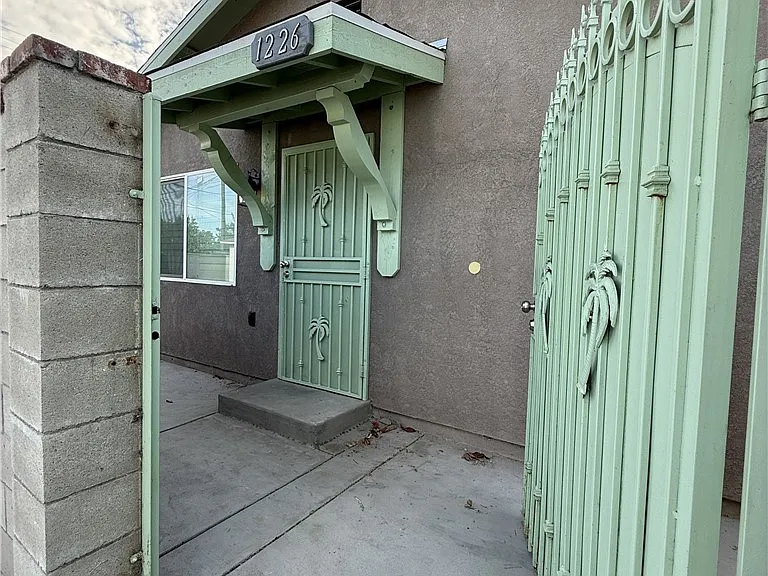 1224 Poplar St — Photo 4