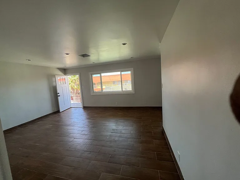 1819 S Manhattan Pl — Photo 36