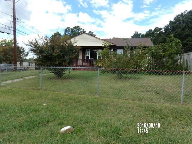 1st image of 901 Green Circle Dr