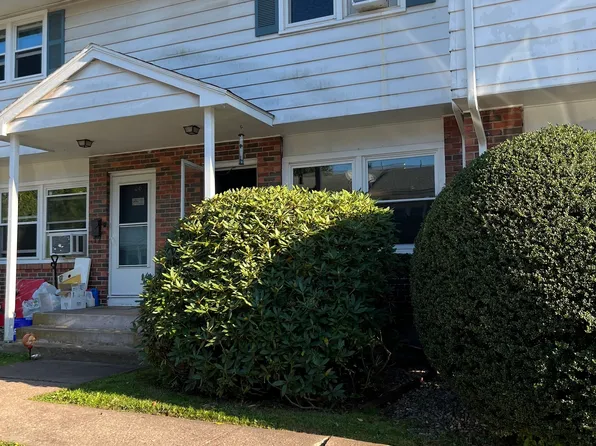 16 Lawton Road APT 27, Manchester, CT 06042