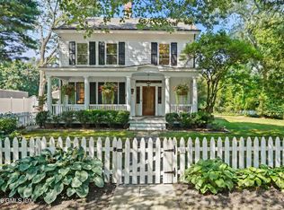 33 Mead Ave, Cos Cob, CT 06807