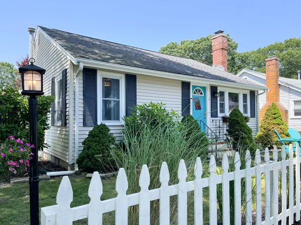 15 Pleasant Street, Wareham, MA 02571