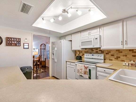 5th image of 4794 E Navajo St