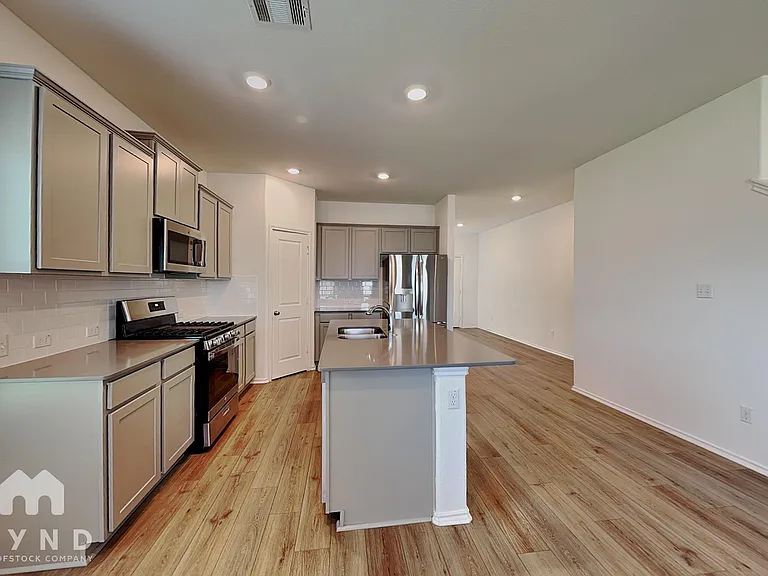 428 Sebring Cir — Photo 5