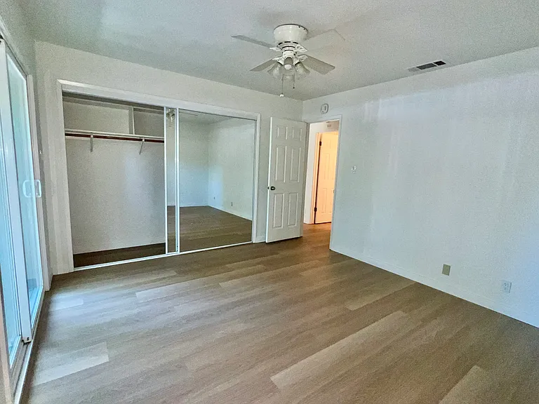 5496 Roundtree Dr — Photo 8