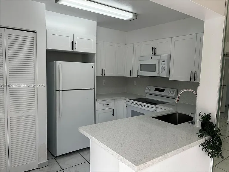 301 W Park Dr #101-11 — Photo 5