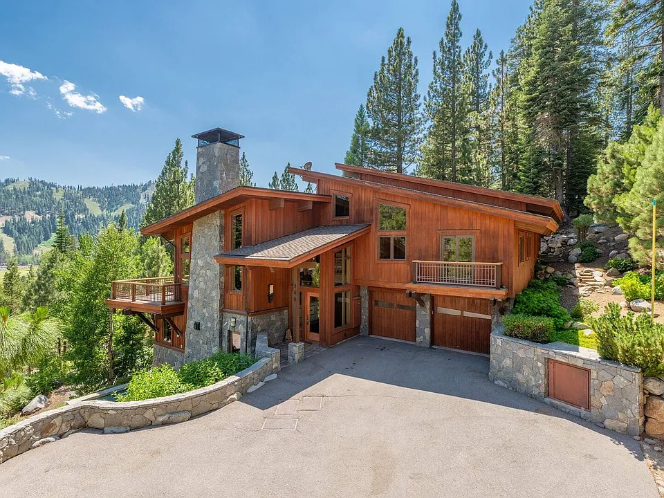 568 Hidden Lake Ct