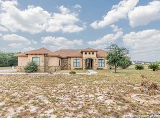 245 Shamrock Dr, Floresville, TX 78114