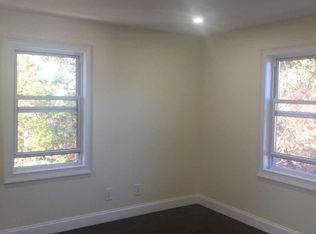 121 Maple St, Great Neck, NY 11023