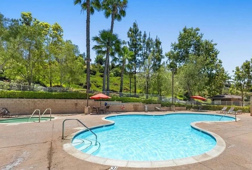 Pool and jacuzzi