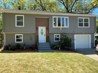 2 Timberland Dr, West Haven, CT 06516
