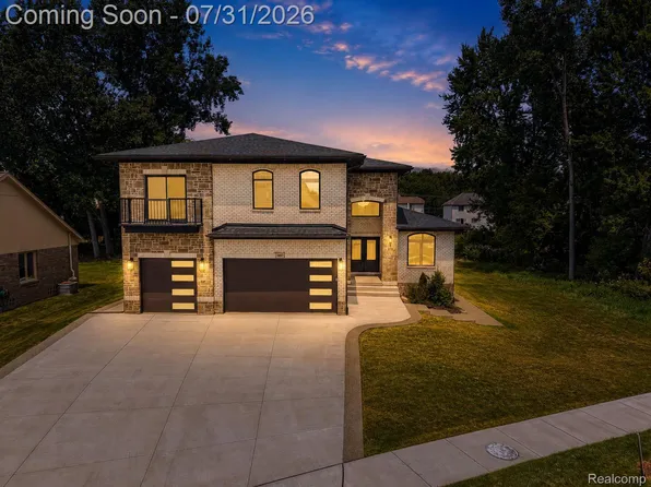 1683 Delta Dr, Troy, MI 48085