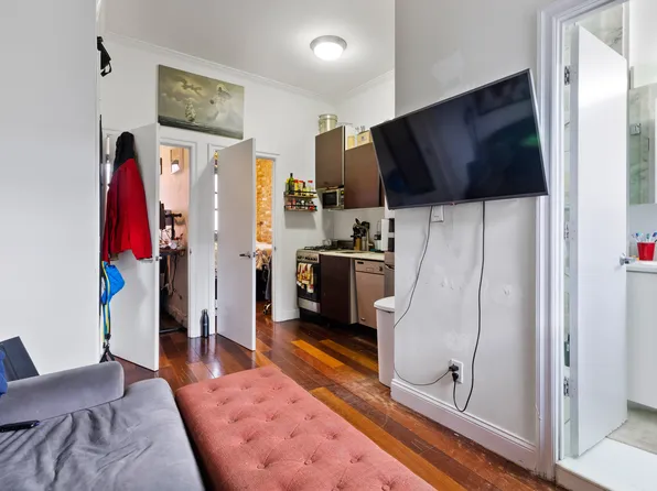 384 Broome Street image 1 of 5