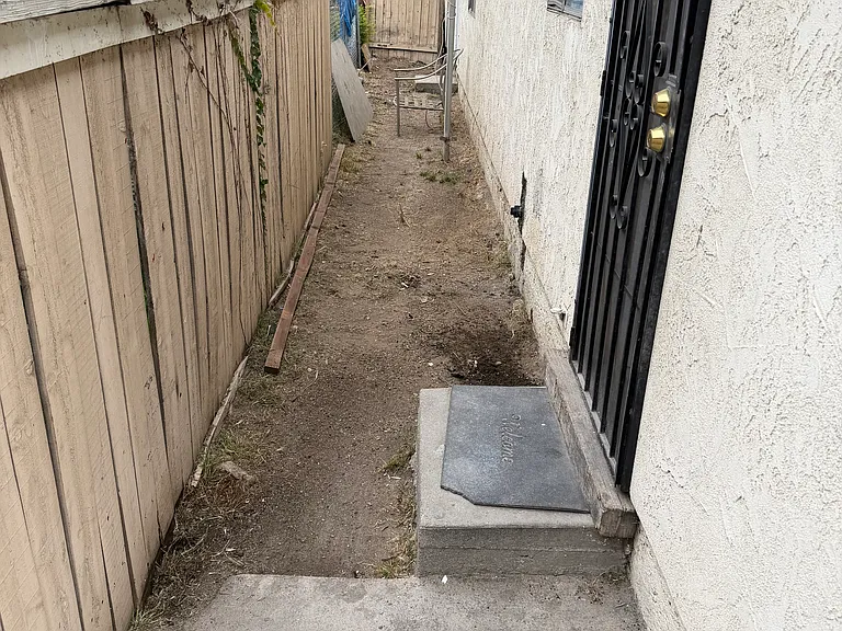 4039 Lorraine Dr #2 — Photo 6