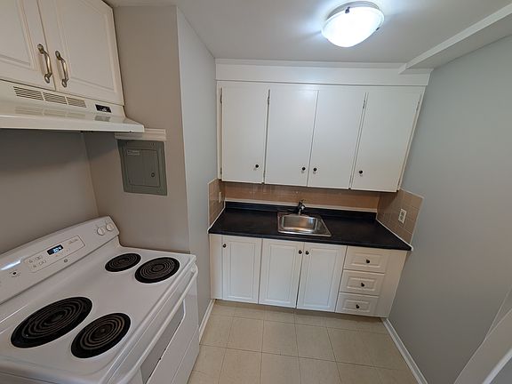 3rd image of 44 River Rd #7