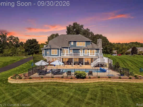 13096 Macneil Ct, Milford, MI 48380