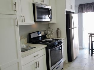 831 Orchid Ct APT A, Upland, CA 91786