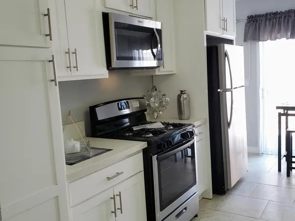 831 Orchid Ct APT A, Upland, CA 91786