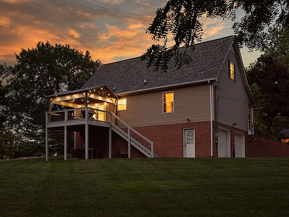 2nd image of 809 Hillside Dr