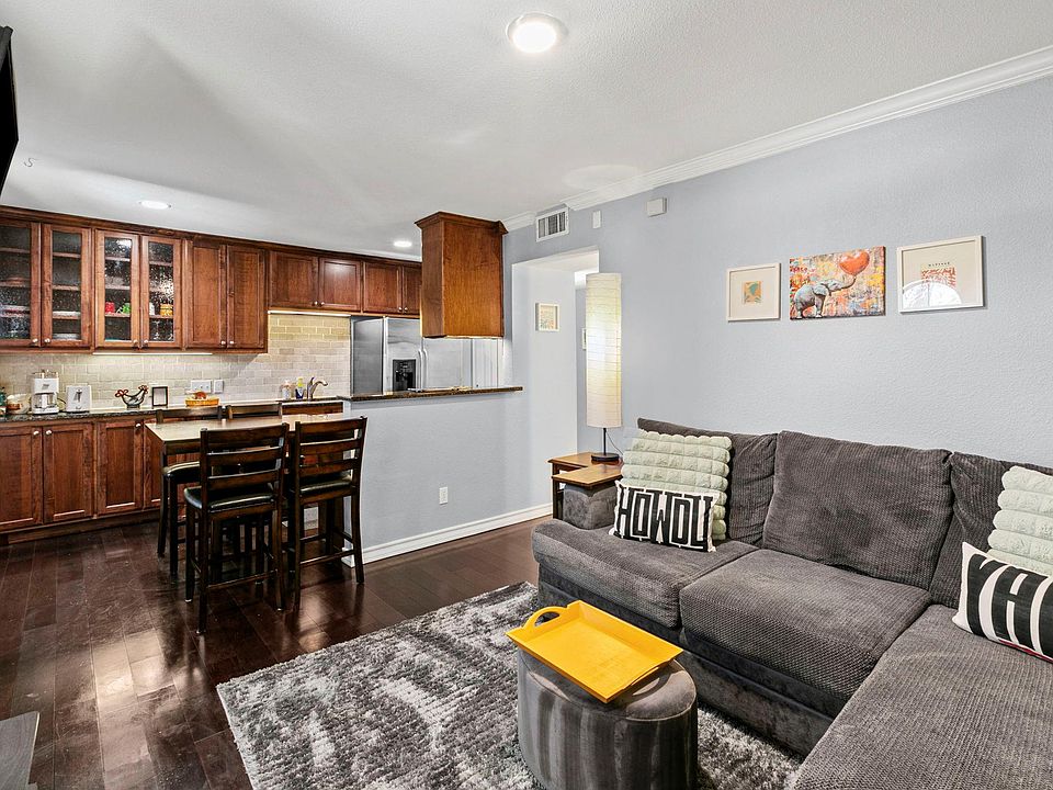 1st image of 407 E 45th St APT 116