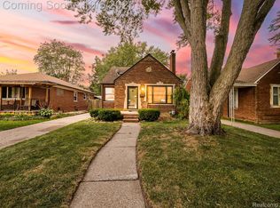 19676 Woodmont St, Harper Woods, MI 48225
