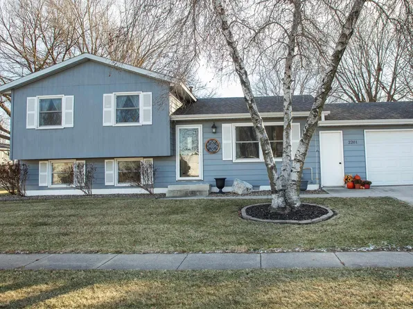 2201 3rd Ave NW, Waverly, IA 50677