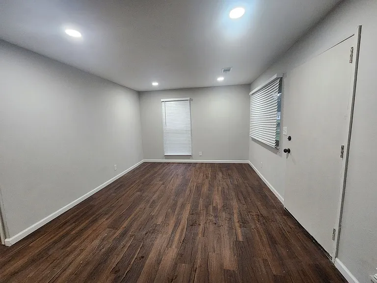 2939 Gleason Ave — Photo 16