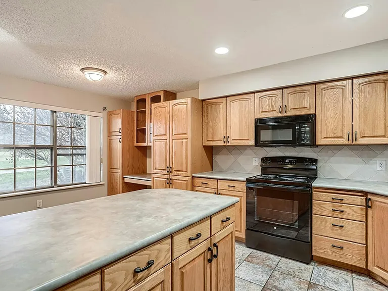 2528 S Vaughn Way #D — Photo 3