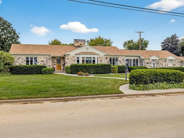 610 W Pine St, New London, WI 54961