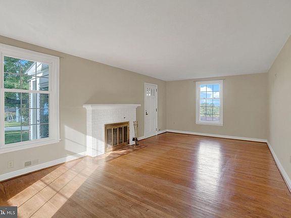 4th image of 303 Edgehill Rd