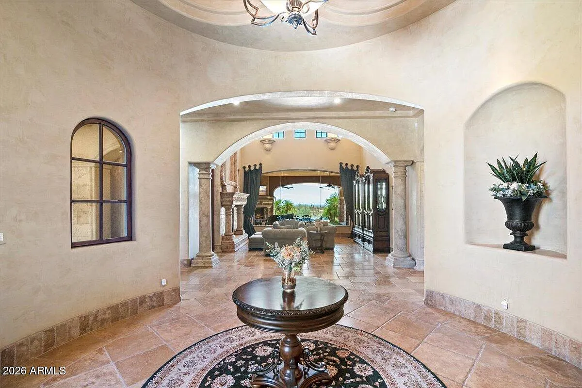 5 bed, 8.5 bath, 7243 sqft, $20,000 — Photo 4