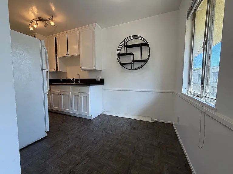 2420 Ocean Park Blvd #F — Photo 6