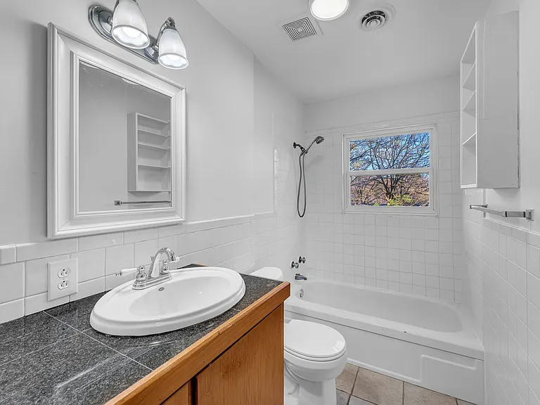 515 W Holly St — Photo 21