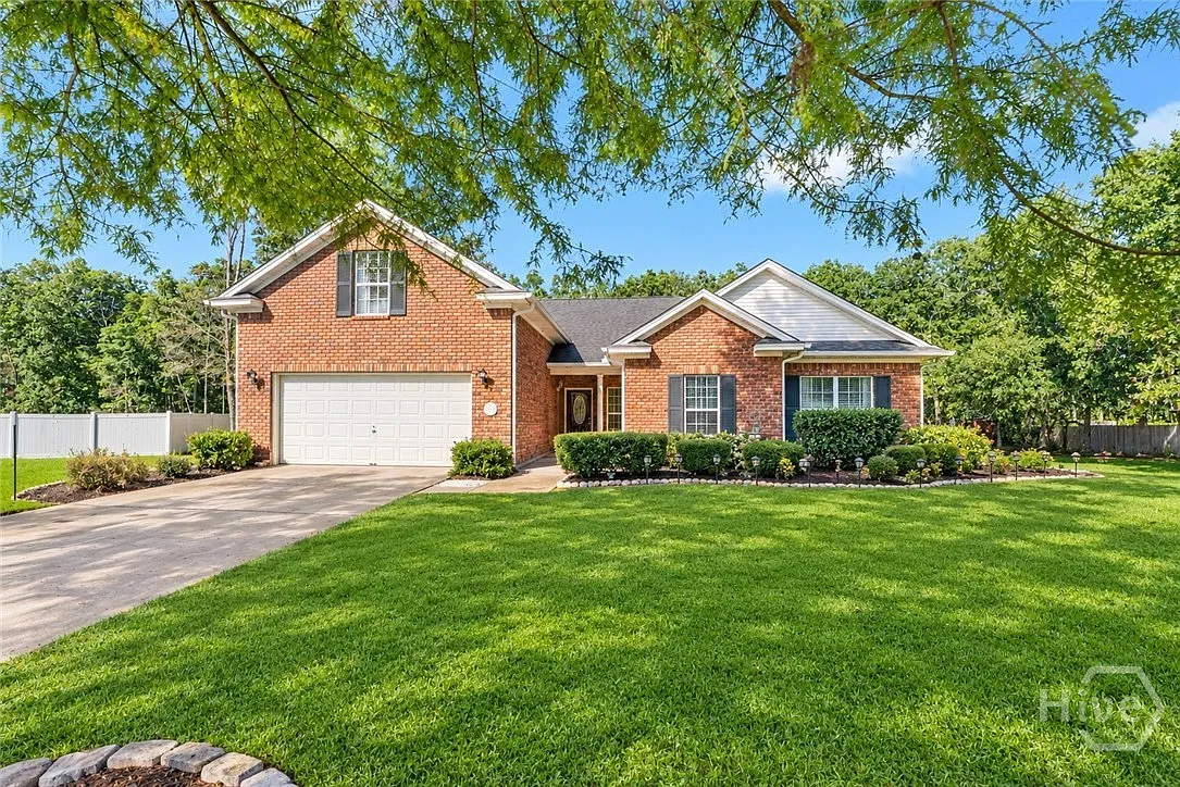 4 bed, 3.0 bath, 2563 sqft, $2,900 — Photo 1