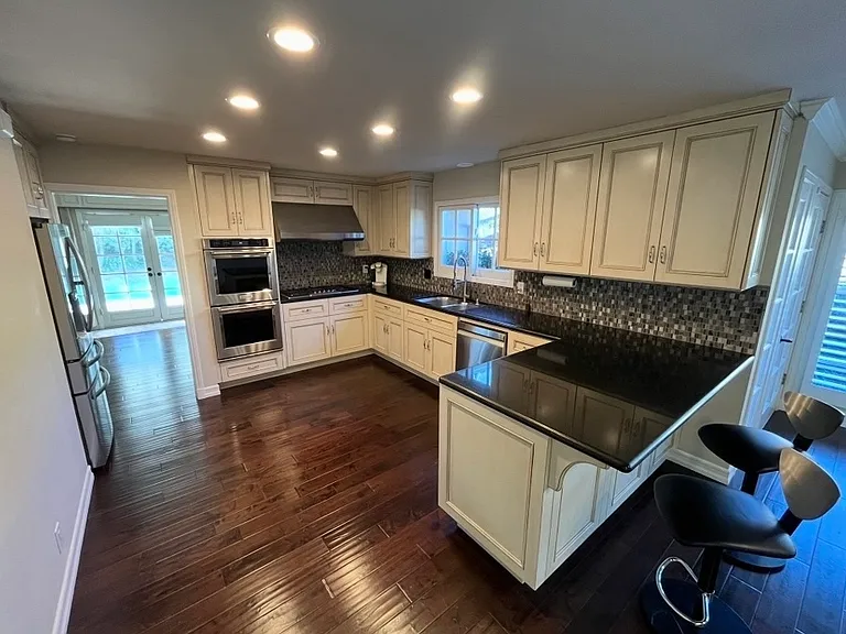 5901 Valerie Ave — Photo 12