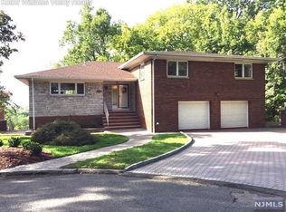 717 Center St, Ridgefield, NJ 07657